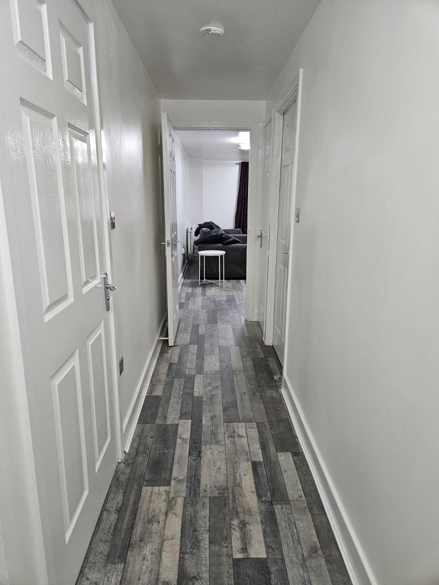 One Bedroom Flat Apartment *